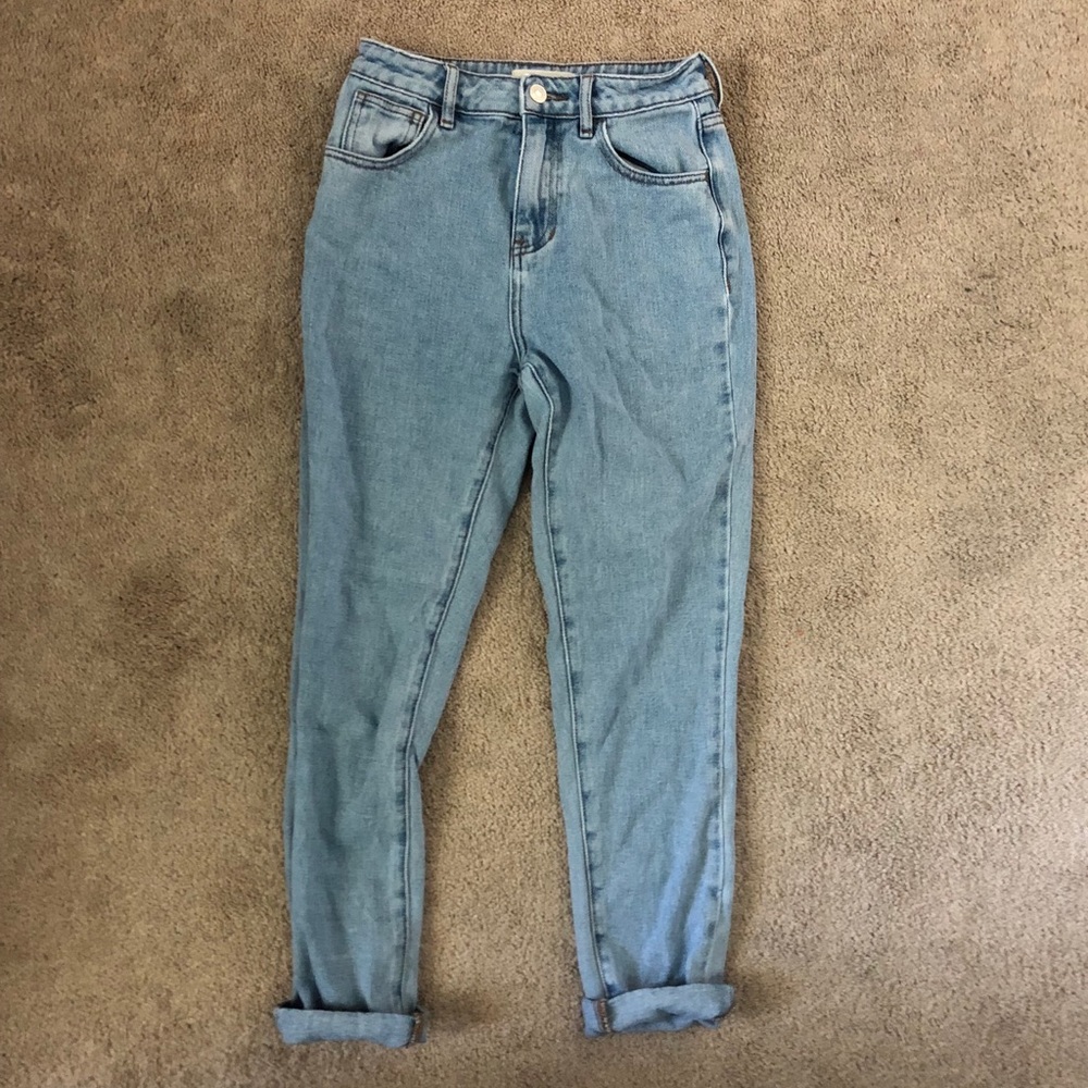 Light wash mom jeans